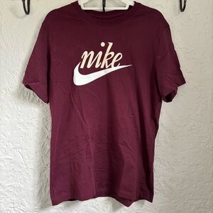 The Nike Tee Men's Maroon T-Shirt | Size L